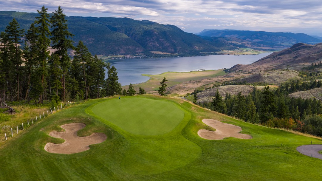 The rise golf course looking at okanagan lake